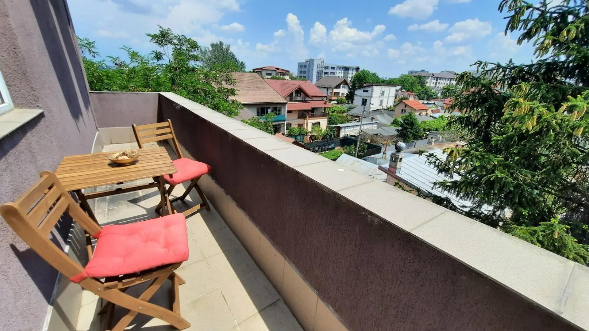 Penthouse Larry Daire Bükreş